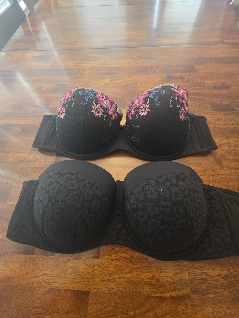 TORRID CURVE 44C Black Strapless Push-Up Bra Duo Pink Floral Embroidery Sku63